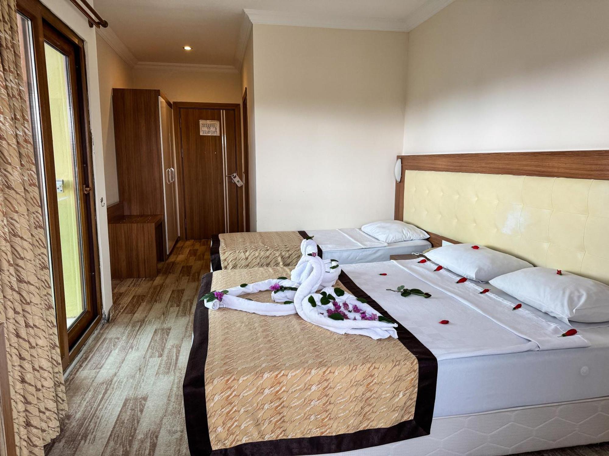 Hotel Mitos Аланя Екстериор снимка